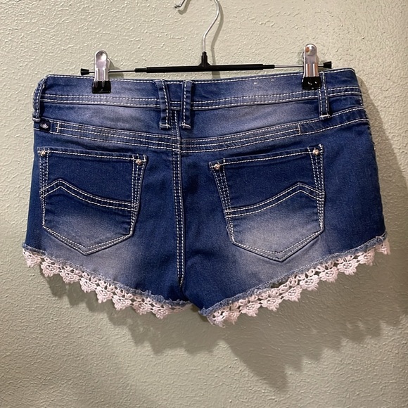 Almost Famous Jean Shorts Size 9 - Picture 2 of 4